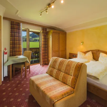 Ederhof Konukevi 3*